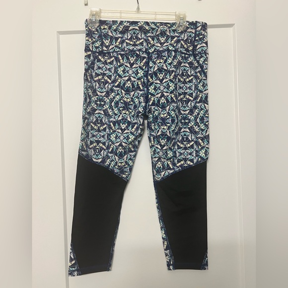 Victoria’s Secret activewear leggings - Picture 2 of 3